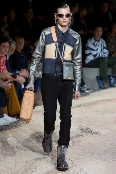 Look 18